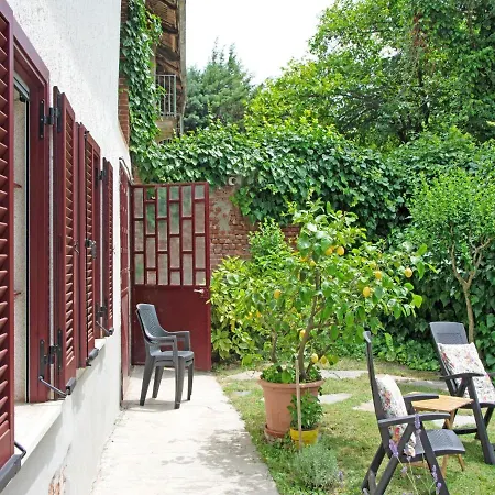 In Astigiana Hills With Wine & Views